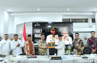 Wakil Wali Kota Padang Maigus Nasir  Bersama Dirjen Dukcapil Kemendagri Teguh Setyabudi, Sesuai Penetapan Padang Sebagai Percontohan Digitalisasi Bansos, Jumat (24/42/206)