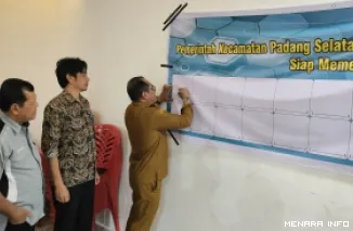 Camat Padang Selatan Wilman Mukhtar Menanda Tangani Komitmen Bersama Anti Narkoba, Selasa (21/4/2026)