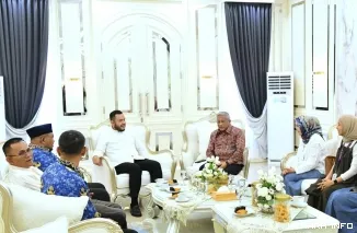 Wali Kota Padang Fadly Amran Menerima Kunjungan Komisaris Utama Bank Mega Syariah, Mohammad Nuh, di Kediaman Resmi Wali Kota, Jumat (17/4/2026).