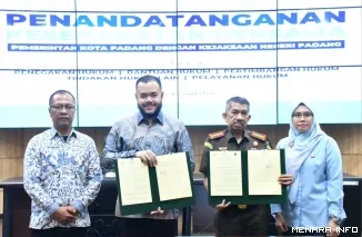Wali Kota Padang Fadly Amran Bersama Kepala Kejaksaan Negeri Padang Koswara Seusai Penandatanganan MoU, Kamis (16/4/2026)