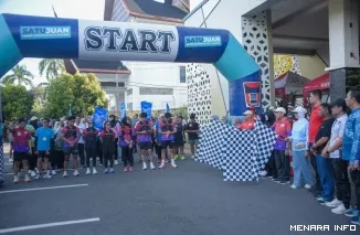 Wakil Wali Kota Padang Maigus Nasir Melepas Peserta Grand Launching BOM Run 2026, di Youth Center Padang, Minggu (12/4/2026)
