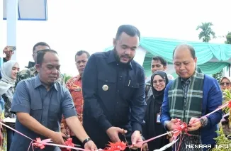 Wali Kota Padang Fadly Amran Meresmikan Secara Simbolis Toilet Sekolah Program TJSL dari PLN, Kamis (30/4/2026)