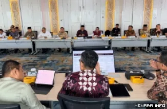 Gubernur Sumbar, Mahyeldi bersama sejumlah pimpinan OPD dan kepala daerah di Sumbar, dialog dengan COO Danantara sekaligus Kepala BP BUMN, Dony Oskaria, di Kantor BP BUMN, Jakarta, Rabu. (humas)