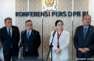 Ketua DPR RI, Puan Maharani didampingi sejumlah wakil ketua, memberikan keterangan pers usai pengesahan Undang-undang Pelindungan Pekerja Rumah Tangga (UU PPRT) dalam Rapat Paripurna yang dipimpin Puan, Selasa. (humas)