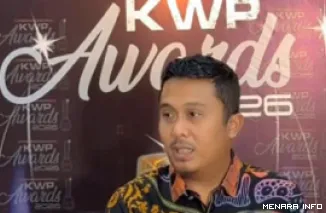 Wagub Sumbar, Vasko Ruseimy usai menerima penghargaan pada ajang Parlemen Jurnalis Awards 2026 pada kategori Wakil Kepala Daerah Penggerak Solidaritas Kebencanaan, di Jakarta, Kamis. (humas)