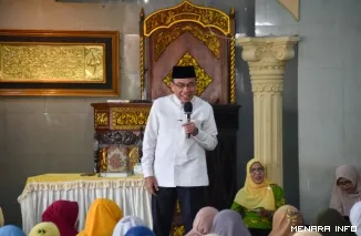 Wakil Wali Kota Padang Maigus Nasir Memberikan Tausiah  Pada Kegiatan Halalbihalal Aisyiyah Pauh IX, Jumat Malam (17/4/2026)