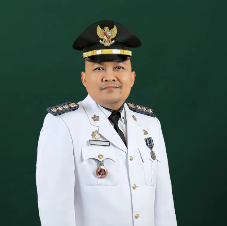 Camat Padang Barat Diko Riva Utama (*)