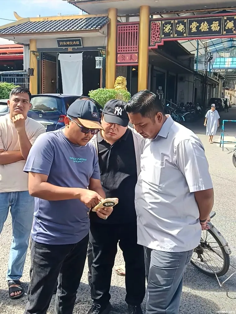 Camat Padang Barat Diko Riva Utama Bersama Kepala Dinas Perdagangan Fizlan Setiawan()*