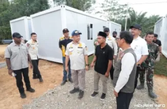 Kepala Satgas PRR Pascabencana Sumatera, Tito Karnavian meninjau pembangunan Huntap yang telah tuntas di Aceh. (humas)