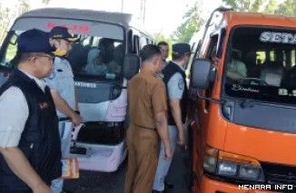 Kepala Bapenda Sumbar Al Amin (Mengenakan Rompi Hitam), Memimpin Kegiatan Razia Gabungan Bersama Ditlantas Polda Sumbar dan Jasa Raharja, Selasa (26/5/2026)