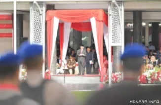 Gubernur Sumatera Barat, Mahyeldi jadi inspektur upacara Peringatan Hari Kebangkitan Nasional (Harkitnas) ke-118 tingkat Provinsi Sumbar di halaman kantor gubernur, Selasa. (humas)