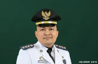 Camat Padang Barat Diko Riva Utama (*)