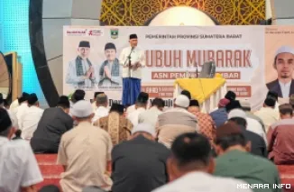 Gubernur Sumbar, Mahyeldi berikan arahan pada kegiatan Subuh Mubarak di Masjid Raya Syekh Ahmad Khatib Al- Minangkabawi Sumbar, Ahad. (humas)