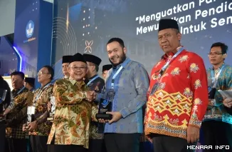 Wali Kota Padang Fadly Amran Menerima Penghargaan dari Kemendikdasmen, Senin (25/5/2026)