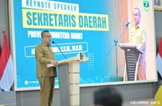 Sekdaprov Sumbar, Arry Yuswandi berikan arahan pada kegiatan Sharing Session dan Rapat Koordinasi Biro Organisasi bersama Bagian Organisasi Kabupaten/Kota se-Sumbar di auditorium gubernuran Sumbar, Selasa. (humas)
