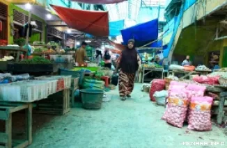 Warga Aceh Tamiang tampak mengunjungi Pasar Kuala Simpang untuk memenuhi kebutuhan sehari-hari, menciptakan suasana yang semakin mendekati kondisi normal. (humas)
