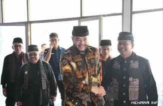 Wali Kota Padang Saat Menghadiri Sosialisasi dan Harmonisasi Hukum Pidana Adat yang digelar Lembaga Kerapatan Adat Alam Minangkabau di Aula Bagindo Aziz Chan, Balai Kota Aie Pacah, Sabtu (2/5/2026).