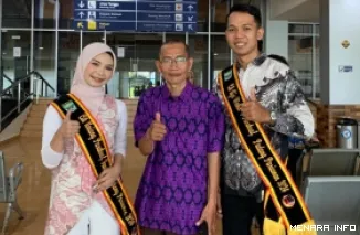 sekretaris panitia IMLH-4, Armaidi Tanjung bersama Cik Uniang Faradisa Safira Augisty dan Cik Ajo Padang Pariaman 2024 Aditya Seprianto, saat gladi kotor penyambutan delegasi asing di BIM, Kamis lalu. (humas)
