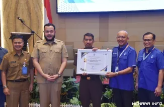 Wali Kota Padang Fadly Amran Menyaksikan Penandatanganan Kerjasama Perumda Air Minum Kota Padang dengan Kejaksaan Negeri Padang, Selasa (12/5/2026).