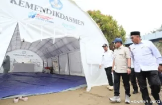 Ketua Satgas PRR Becana Sumatera, M Tito Karnavian meninjau sekolah darurat di Pidie Jaya, Aceh. (humas)