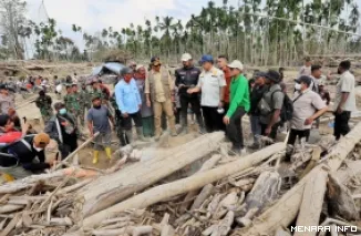 Ketua Satgas PRR Pascabencana Sumatera, Muhammad Tito Karnivian saat meninjau lokasi bencana di Aceh, beberapa waktu lalu. (humas)