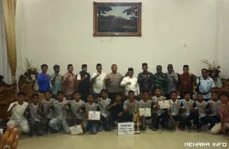 Bupati Pasaman Barat, Yulianto sambut kedatangan tim SSB Lintas FC di Rumah Dinas Bupati, Selasa. Selanjutnya, SSB Lintas FC akan berlaga di Seri Nasional, awal Juli 2026 di Majalengka. (humas)