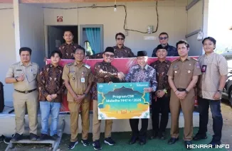 Wakil Wali Kota Padang Maigus Nasir Menerima Bantuan Satu Ekor Sapi Untuk Warga Huntara dari Telkomsel, Selasa (26/5/2026)