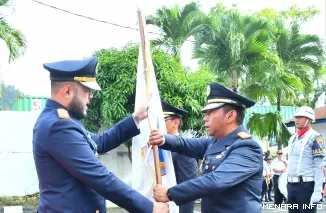 Wali Kota Padang Fadly Amran Menyerahkan Pataka Kepada Kepala Dinas Perhubungan Yudi Indra Syani, Rabu (13/5/2026)