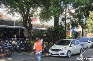 Petugas Parkir Remisi Dinas Perhubungan Kota Padang (*)