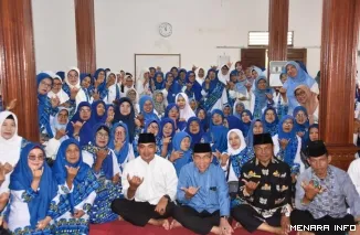 Wakil Wali Kota Padang Maigus Nasir Bersama Badan Kontak Majelis Taklim (BKMT) Permata Kelurahan Kuranji, Minggu (17/5/2026)