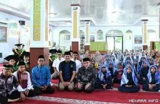 Wakil Wali Kota Padang Maigus Nasir Saat Menutup Kegiatan Khatam Quran di Lubuk Kilangan, Minggu (31/5/2026)