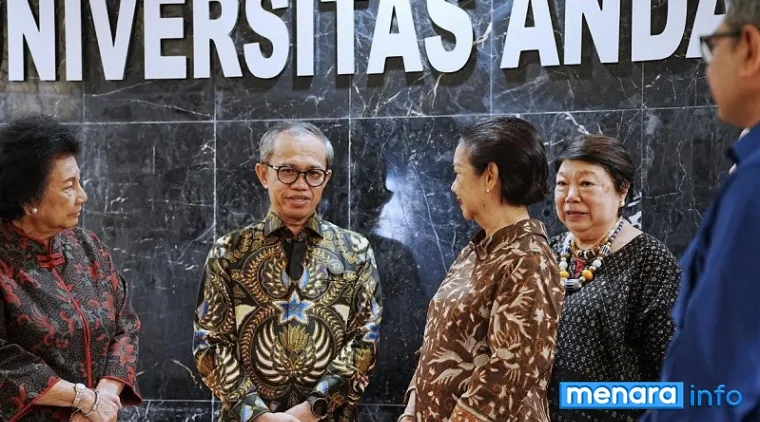 Rektor Unand, Efa Yonedi didampingi Deni Abdi (Ketua DPP IKA Unand) berdialog dengan Bianti Djojohadikusumo dan Maryani Djojohadikusumo dalam kunjungan muhibahnya ke Ranah Minang, 3-5 Juni 2026. (humas)