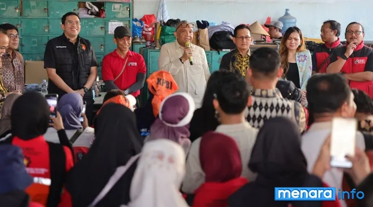 Wakil Menteri Ketenagakerjaan (Wamenaker), Afriansyah Noor dialog dengan pekerja PT Amos Indah Indonesia (AII) di Kawasan Berikat Nusantara (KBN) Cakung, Jakarta Utara, Kamis. (humas)