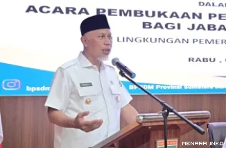 Gubernur Sumbar, Mahyeldi dorong ASN rutin menulis, pada Pelatihan Karya Tulis Ilmiah bagi Pejabat Fungsional di lingkungan Pemerintah Provinsi Sumbar di Aula Badan Pengembangan Sumber Daya Manusia (BPSDM), Rabu. (humas)
