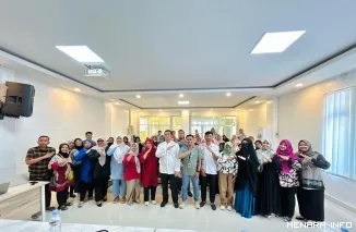 Kepala Dinas Koperasi UMKM Kota Padang Teddy Antonius dan Jajaran Bersama Pelaku UMKM Kecamatan Padang Barat (*)