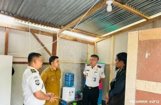 Kepala Rutan Kelas IIB Padang Panjang Novri Abbas Meninjau Pengerjaan Kegiatan Bedah Rumah, Senin (8/6/2026)