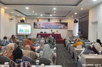 Kepala Dinas Koperasi dan UMKM Kota Padang Teddy Antonius Saat Menjadi Narasumber Pada Kegiatan Bimbingan Teknis Pembiayaan UMKM ke Perbankan dan Lembaga Non Bank yang diselenggarakan Dinas Koperasi dan UMKM Provinsi Sumatera Barat, Rabu (3/6/2026)