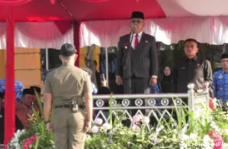 Bupati Pasaman Barat, Yulianto jadi inspektur upacara Peringatan Hari Lahir Pancasila 2026 dan Hari Kebangkitan Nasional (Harkitnas) ke-118 di halaman kantor bupati, Senin. (robi irwan)
