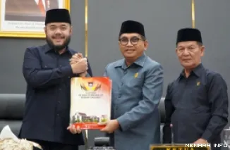Wali Kota Padang Fadly Amran Bersama Pimpinan DPRD Padang Seusai Rapat Paripurna, Sabtu (27/6/2026)