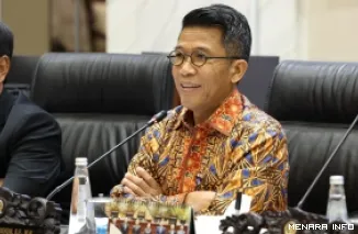 Ketua Komisi XI DPR RI, Misbakhun dalam RDPU dengan agenda konsultasi strategis penyelarasan regulasi fiskal, optimalisasi DBH sektor pertambangan, migas, perkebunan serta penguatan tata kelola pendapatan daerah di Ruang Rapat Komisi XI, Selasa. (humas)