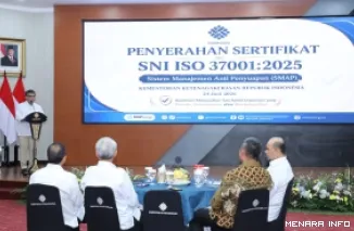 Menteri Ketenagakerjaan, Yassierli berikan arahan pada acara penyerahan Sertifikat SNI ISO 37001:2025 Sistem Manajemen Anti Penyuapan (SMAP) di Jakarta, Rabu. (humas)