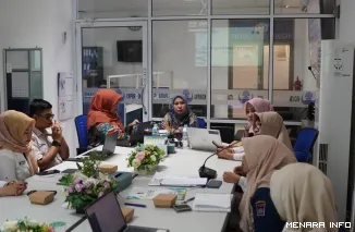Anggota Komisi Informasi Sumbar Mona Sisca Saat Menjadi Narasumber Pada Kegiatan Coaching PPID Keterbukaan Informasi(*)