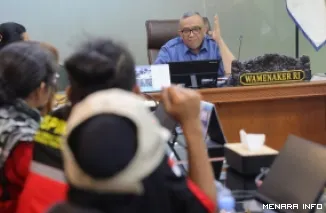 Wamenaker, Afriansyah Noor menerima audiensi perwakilan Konfederasi Persatuan Buruh Indonesia (KPBI) yang dipimpin Sekretaris Jenderal KPBI, Michael Oncom, di Jakarta, Kamis. (humas)