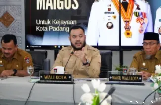 Wali Kota Padang Fadly Amran Memimpin Rapat Rapat Koordinasi dan Sinkronisasi Perubahan Perda, Senin (22/6/2026)