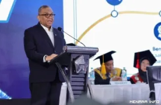 Wamenaker, Afriansyah Noor memberikan Kuliah Umum pada acara Wisuda Diploma, Sarjana, dan Pascasarjana Universitas Muhammadiyah Indonesia (UM Indonesia) Tahun Akademik 2025-2026 di Bekasi, Sabtu. (humas)