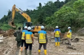 Pekerjaan perbaikan jembatan yang rusak berat akibat banjir bandang akhir November 2025 lalu. (humas)