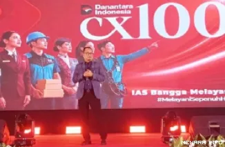Direktur Human Capital dan Digital PT Aviasi Pariwisata Indonesia (InJourney), Herdy Herman beserta jajaran, foto bersama usai peluncuran CX Playbook IAS sekaligus peresmian operasional Prayana Lounge di Jakarta, Kamis. (humas)
