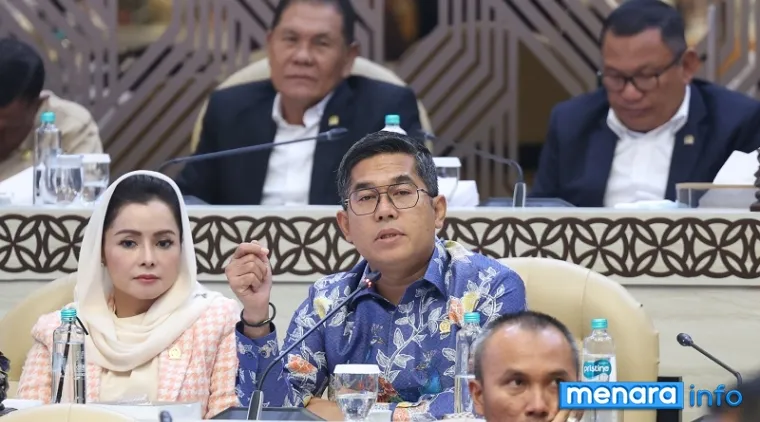 Anggota Komisi V DPR RI, Lokot Nasution, dalam rapat kerja Komisi V DPR RI di Gedung Nusantara, Kompleks Parlemen, Selasa. (humas)