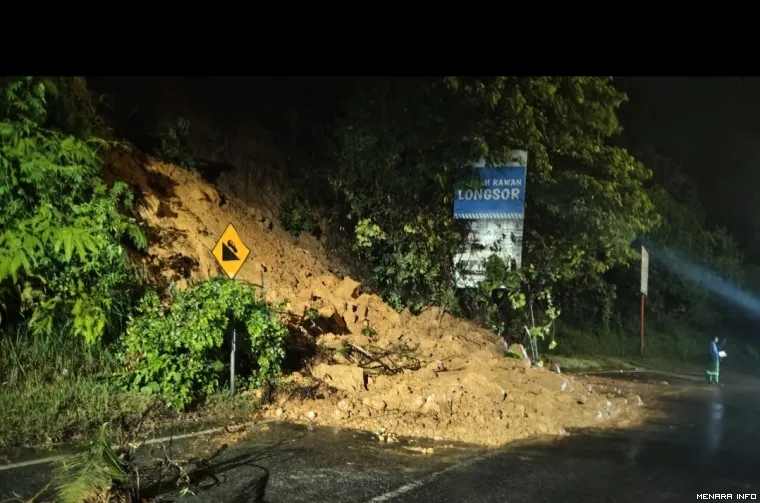 Kondisi Material Longsor yang Menutupi Sebagian Jalan