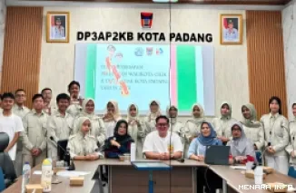 Kepala Bidang Pemenuhan Hak Anak DP3AP2KB Kota Padang, Ade Yonanda Irza, Bersama Para Peserta Pemilihan Wali Kota Cilik 2026 (*)